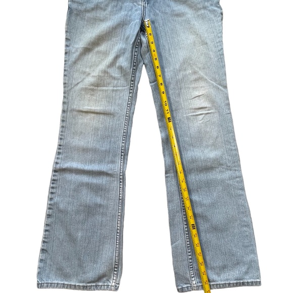Levi's size 8 Long, low rise bootcut jeans, light wash, great condition - Picture 8 of 11